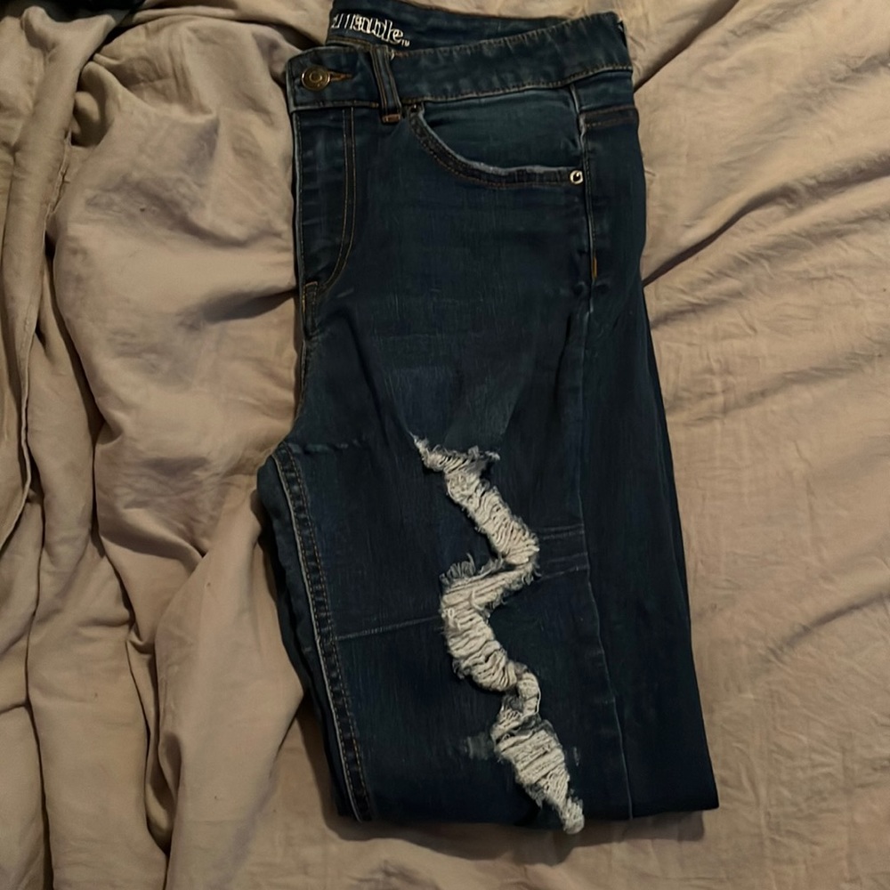 Wild fable jeans size 8s ripped jeans